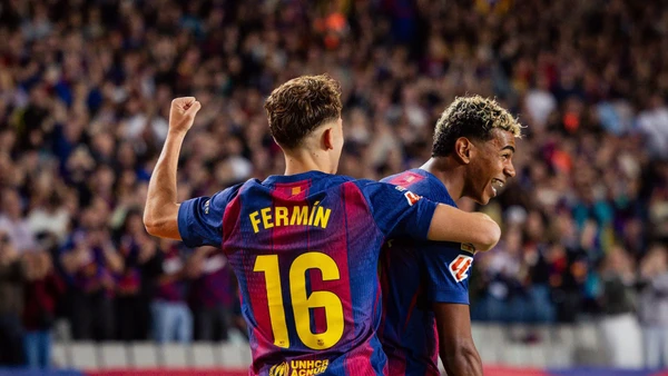 Fermin ăn mừng cùng Lamine Yamal. (Ảnh: Barca FC)