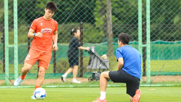 Mặc dù tích cực điều trị hồi phục nhưng Duy Mạnh vẫn chưa thể sẵn sàng cho chiến dịch ASEAN Championship 2026. (Ảnh: VFF)