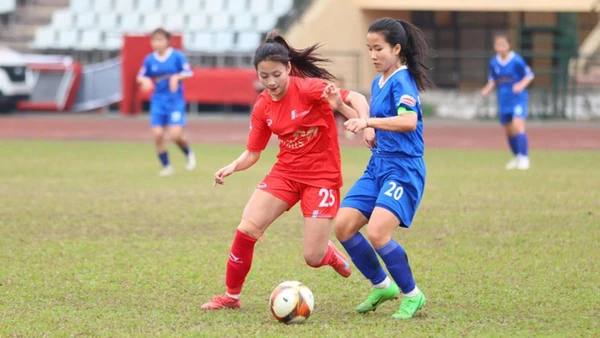 Phong Phú Hà Nam (áo đỏ) giành chức vô địch sớm một vòng đấu. (Ảnh: VFF)