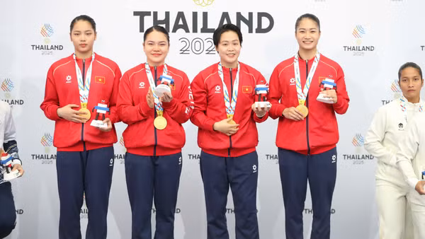 Nguyễn Thị Phương, Nguyễn Ngọc Trâm, Bùi Ngọc Nhi và Hoàng Thị Thu Uyên giành Huy chương Vàng môn karate nội dung kata đồng đội nữ.