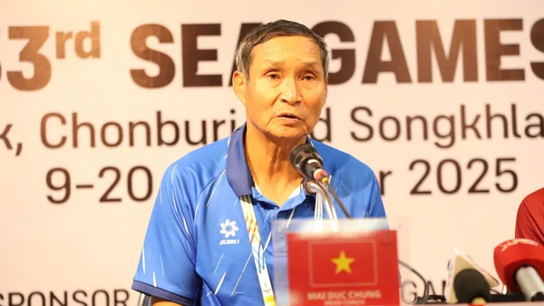 Huấn luyện viên Mai Đức Chung tại buổi họp báo sau trận thắng 2-0 trước Myanmar. (Ảnh: VFF)