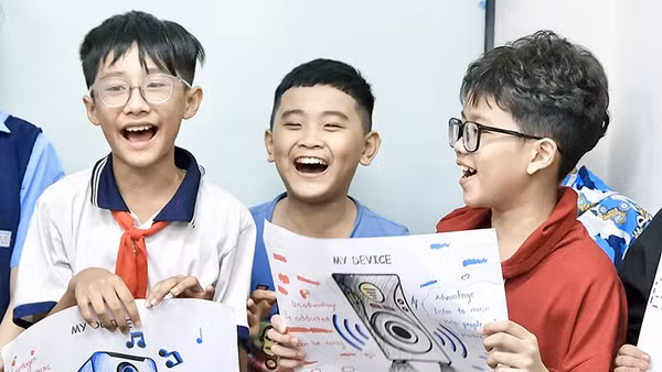 Hiện nay, nhiều gia đình đã cho trẻ làm quen sớm với ngoại ngữ.