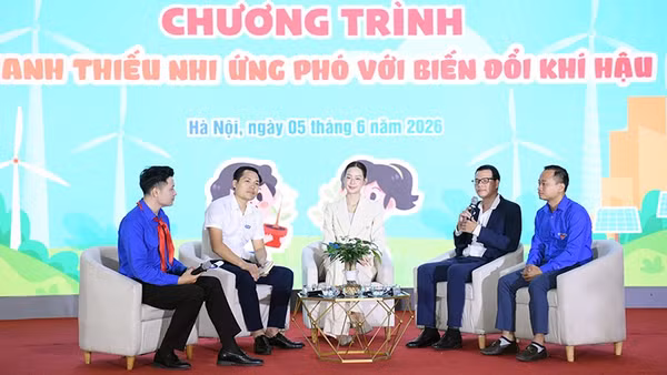 Các đại biểu thảo luận, chia sẻ ý kiến về chủ đề của chương trình.