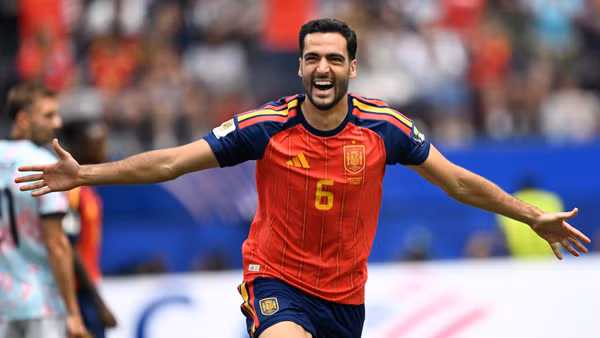 Tiền vệ Mikel Merino ăn mừng sau khi ghi bàn thắng nâng tỷ số lên 2-1 cho Tây Ban Nha. (Ảnh: THX/TTXVN)