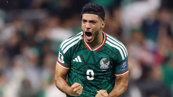 Raul Jimenez ăn mừng bàn thắng nhân đôi cách biệt cho Mexico. (Ảnh: FIFA)