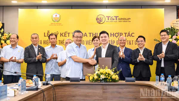 Lễ ký kết Thỏa thuận nguyên tắc giữa Thể thao Công an nhân dân Việt Nam và Tập đoàn T&T. (Ảnh: THÀNH ĐẠT)