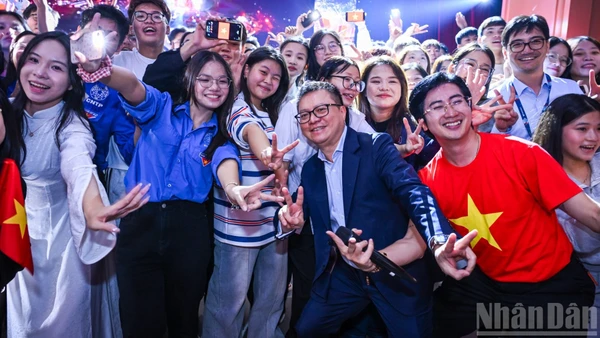 [Ảnh] Sinh viên VinUni thăng hoa cảm xúc cùng “Tổ Quốc Trong Tim: The Concert Film”