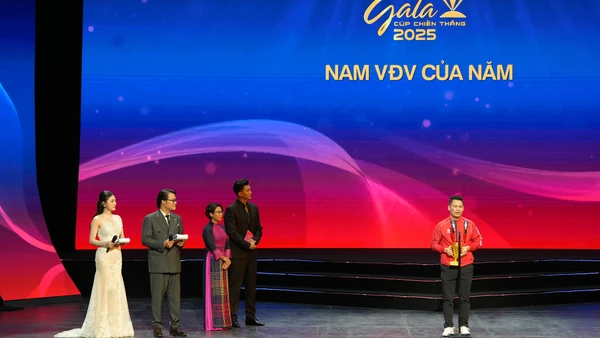 Xạ thủ Hà Minh Thành nhận danh hiệu "Nam vận động viên của năm".