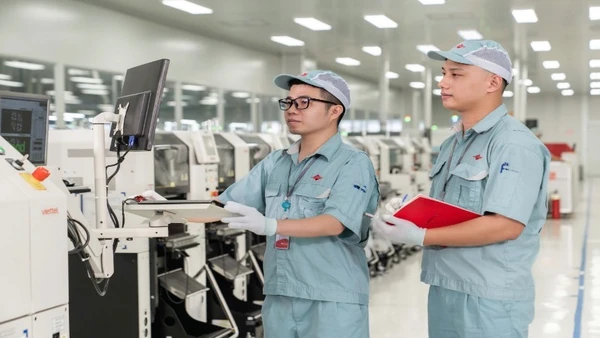 Sản xuất sản phẩm công nghệ cao tại Tổng công ty Sản xuất thiết bị Viettel.