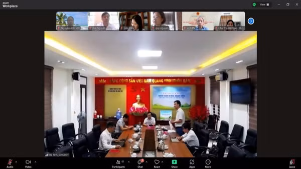 Điểm cầu chính tại một hội nghị trực tuyến các cụm chuyên môn Tiểu học toàn tỉnh của Sở Giáo dục và Đào tạo Hà Tĩnh.