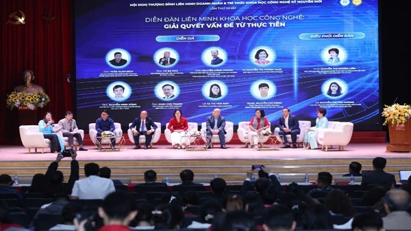 Toàn cảnh hội nghị.