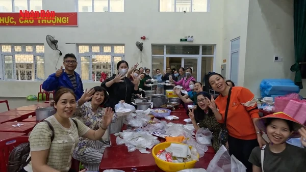 [Video] Chuyện những phần cơm chứa chan tình yêu thương của người dân xứ Huế