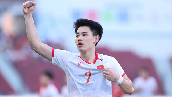 Đình Bắc lập cú đúp mang về chiến thắng cho U22 Việt Nam. (Ảnh: MINH DÂN)