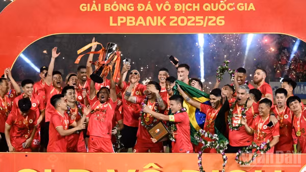 [Ảnh] Công an Hà Nội chính thức đăng quang V-League 2025/2026