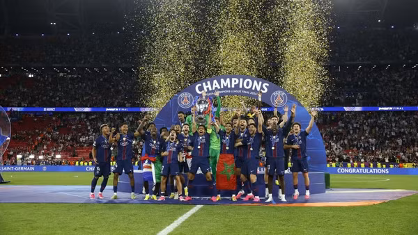 Các cầu thủ PSG ăn mừng chức vô địch C1 lần thứ hai liên tiếp. (Ảnh: PSG)