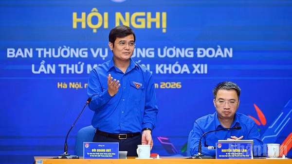 Bí thư thứ nhất Trung ương Đoàn Bùi Quang Huy (bên trái) điều hành Hội nghị.