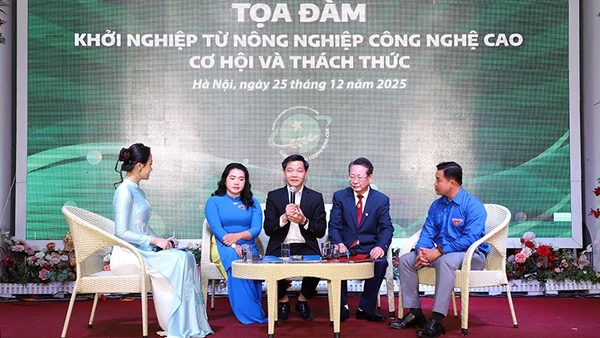 Các chuyên gia, đại diện nhà quản lý, thanh niên khởi nghiệp thành công trao đổi tại Tọa đàm.