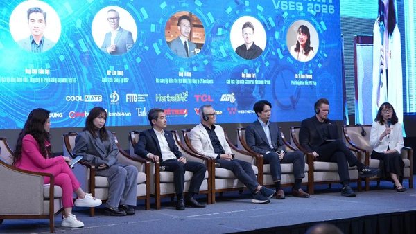 Các đại biểu nêu ý kiến tại phiên thảo luận. 