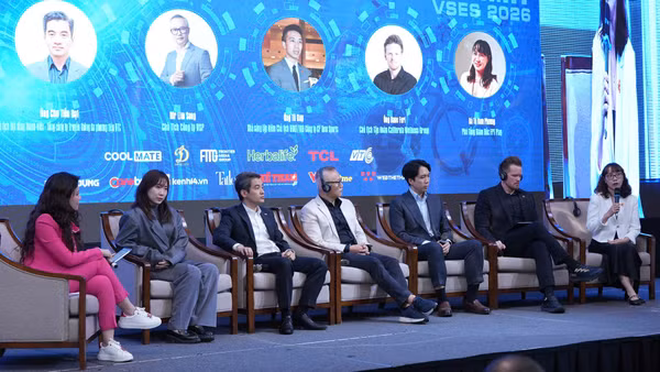 Các đại biểu nêu ý kiến tại phiên thảo luận. 