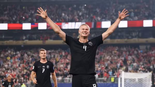Tiền đạo Erling Haaland ghi cú đúp vào lưới Senegal. (Ảnh: FIFA)