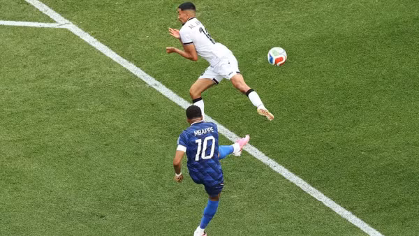 Mbappe bám sát Messi trong cuộc đua Vua phá lưới World Cup. (Ảnh: FIFA)
