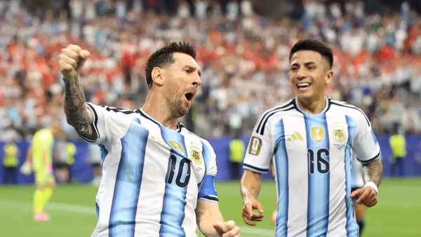Messi ghi cú đúp vào lưới đội tuyển Áo. (Ảnh: FIFA)