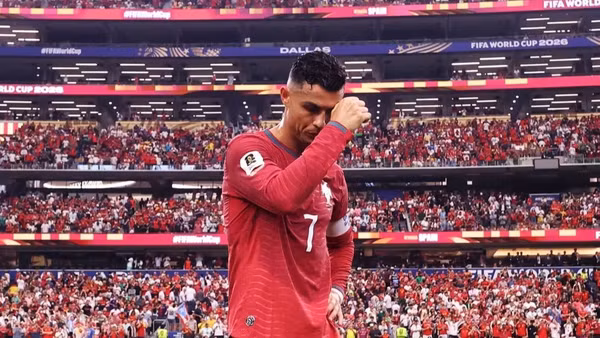 Ronaldo đã bật khóc khi trọng tài thổi còi kết thúc màn đọ sức giữa Bồ Đào Nha và Tây Ban Nha. (Ảnh: FIFA)