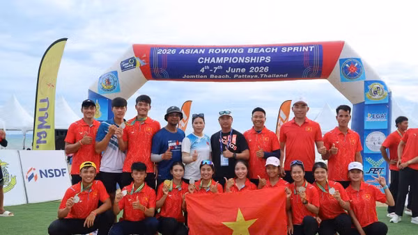 Các thành viên đội tuyển rowing Việt Nam tham gia tranh tài.