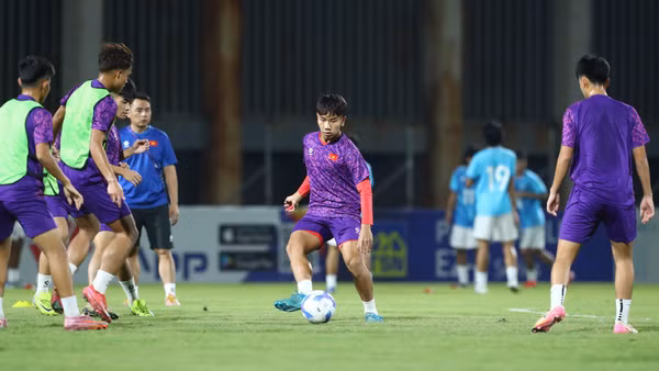 Các tuyển thủ U17 Việt Nam tập luyện hướng tới Giải vô địch U17 Đông Nam Á 2026. (Ảnh: VFF)