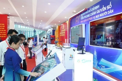 Không gian triển lãm sản phẩm công nghệ tại Học viện cán bộ Thành phố Hồ Chí Minh (Ảnh : Thế Anh)