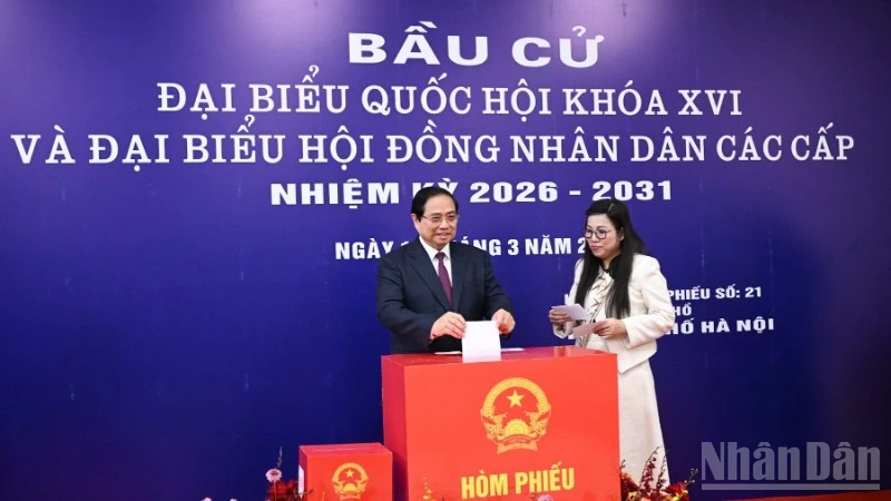 Thủ tướng Phạm Minh Chính thực hiện quyền công dân tại Khu vực bầu cử số 21, Hà Nội