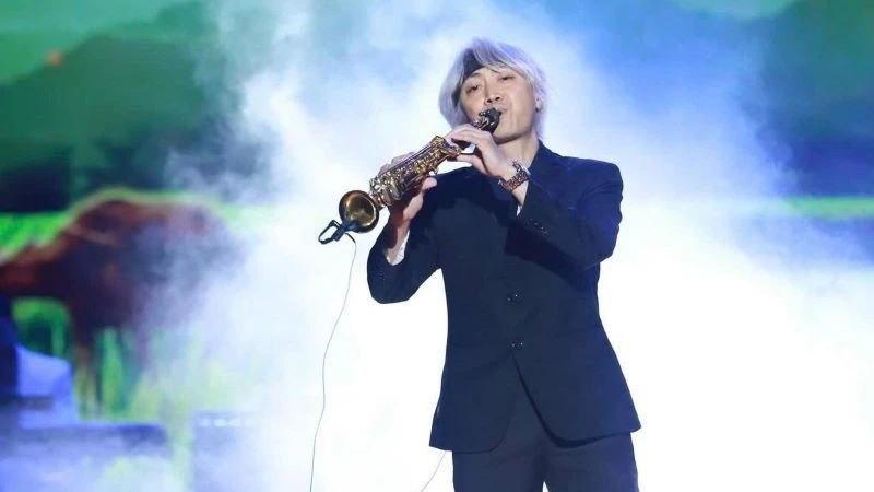 Nghệ sĩ saxophone trẻ Bảo Anh: Từ cú 'bẻ lái' táo bạo đến ước mơ kết nối văn hóa Việt-Nhật
