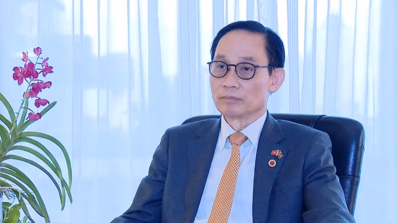 Ủy viên Bộ Chính trị, Bộ trưởng Ngoại giao Lê Hoài Trung.
