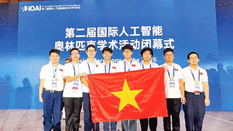 Các học sinh đoạt giải tại Olympic Trí tuệ nhân tạo quốc tế năm 2025.