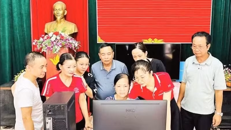 Đào tạo các thủ tục liên thông tại Tổ dân phố số 4, phường Trung Sơn, tỉnh Ninh Bình. (Ảnh: THÁI HÒA) 