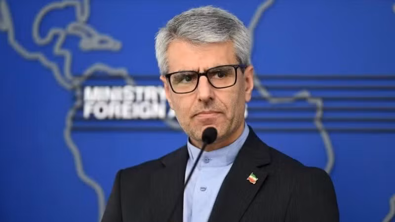 Người phát ngôn Bộ Ngoại giao Iran Esmaeil Baghaei phát biểu tại một cuộc họp báo ở Tehran. (Ảnh: THX/TTXVN) 