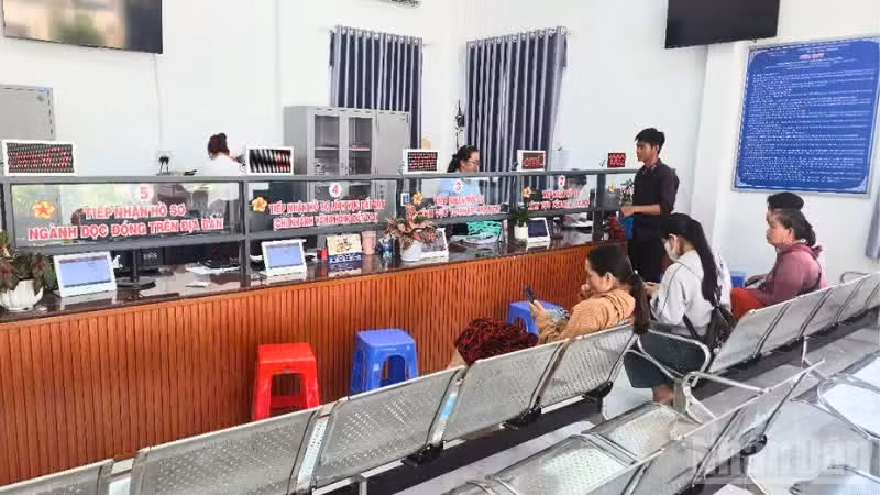 Xã Phụng Hiệp, thành phố Cần Thơ lấy người dân và doanh nghiệp làm trung tâm phục vụ. 
