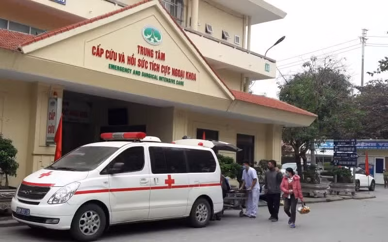 Bệnh viện đa khoa tỉnh Thanh Hóa tiếp nhận bệnh nhân cấp cứu. 