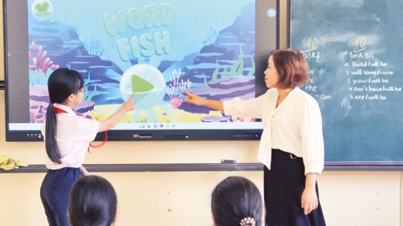 Giờ học tiếng Anh của học sinh Trường trung học cơ sở Nguyễn Bỉnh Khiêm, xã Vĩnh Bảo, thành phố Hải Phòng (Ảnh: MINH THU)