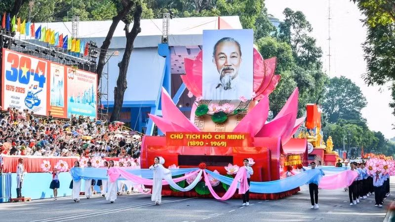 Kỷ niệm Ngày Giải phóng miền nam, thống nhất đất nước 30/4 thể hiện sức mạnh đại đoàn kết toàn dân tộc đã làm nên Đại thắng mùa Xuân 1975. (Ảnh: Báo Nhân Dân)