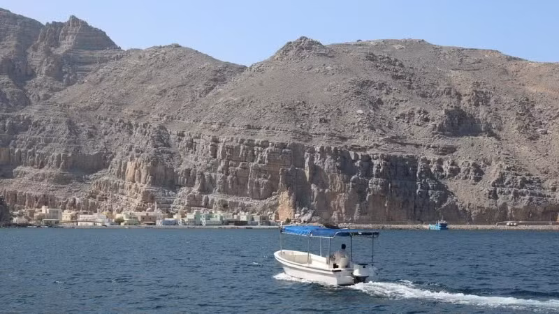 Quang cảnh làng Kumzar ở miền bắc Oman, gần eo biển Hormuz. (Ảnh: THX/TTXVN) 