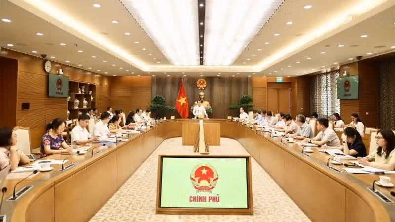 Ngày 27/5, Phó Thủ tướng Chính phủ Lê Tiến Châu chủ trì cuộc họp về kết quả xây dựng, ban hành văn bản quy định chi tiết luật, nghị quyết của Quốc hội và tiến độ chuẩn bị các dự án luật, nghị quyết dự kiến trình Quốc hội trong năm 2026, yêu cầu khẩn trương hoàn thiện thí điểm chấm KPI trong công tác xây dựng pháp luật.