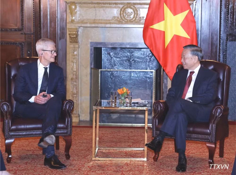 Tổng B&iacute; thư, Chủ tịch nước T&ocirc; L&acirc;m tiếp &ocirc;ng Tim Cook, Chủ tịch điều h&agrave;nh Tập đo&agrave;n Apple. (Ảnh: Thống Nhất/TTXVN) 
