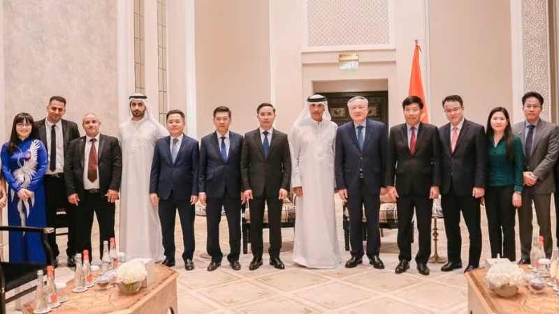 Ủy viên Bộ Chính trị, Phó Thủ tướng Thường trực Chính phủ Nguyễn Hòa Bình tại cuộc gặp Tập đoàn bất động sản hàng đầu Trung Đông Emaar Properties diễn ra chiều 24/9/2025. (Ảnh: Kim Anh)