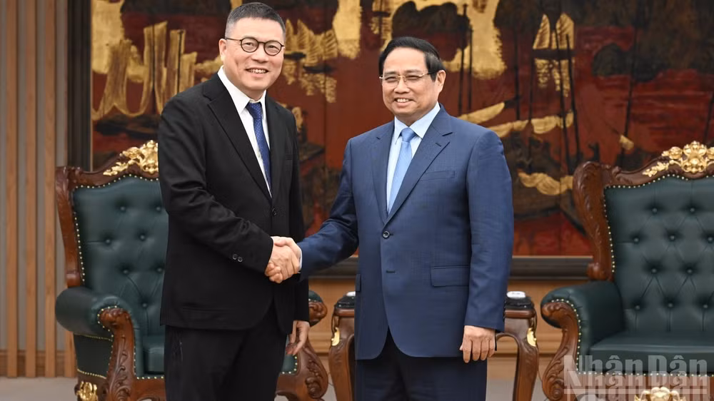 Thủ tướng Chính phủ Phạm Minh Chính và ông Hồng Thiên Chúc, Chủ tịch Tập đoàn Texhong (Trung Quốc). (Ảnh: Trần Hải)