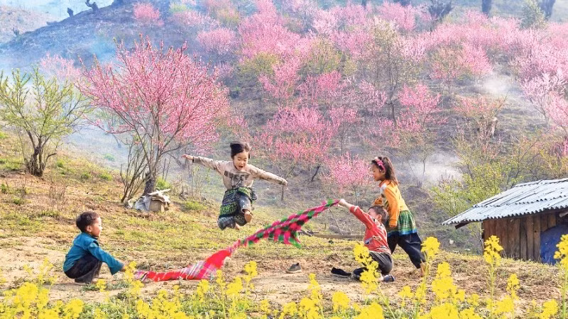 Sắc xuân vùng cao. (Ảnh: DƯƠNG TOẢN)