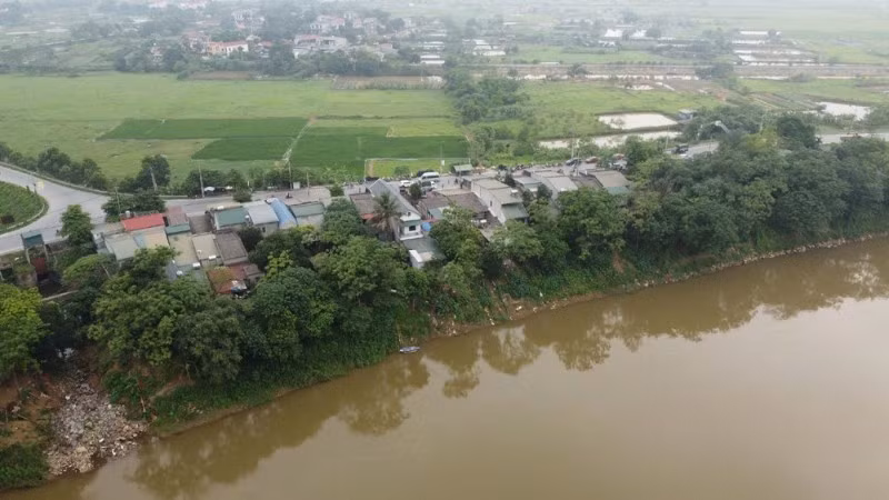 Khu vực sụt lún nằm ngay ven sông Thao.