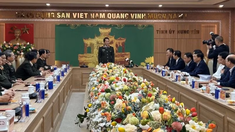 Đại tướng Lương Tam Quang, Ủy viên Bộ Chính trị, Bộ trưởng Công an đến thăm, chúc Tết đảng bộ, chính quyền và nhân dân tỉnh Hưng Yên.