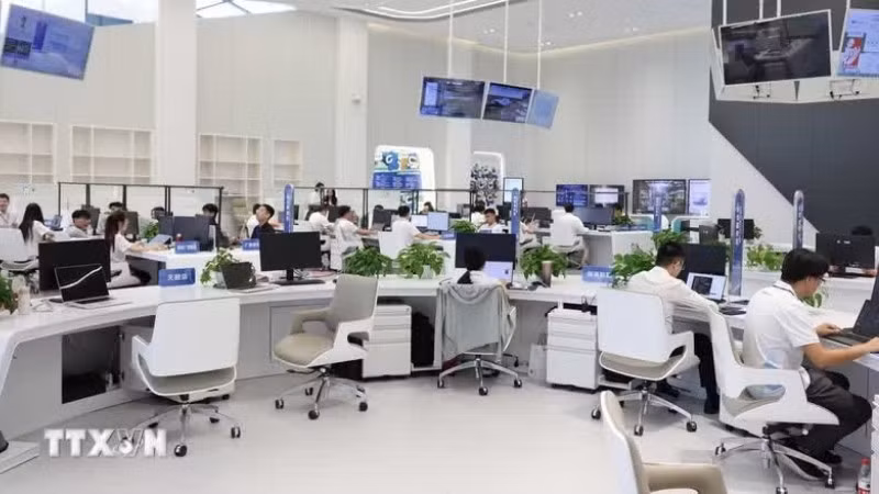 Hoạt động tại doanh nghiệp trí tuệ nhân tạo ở Quảng Tây, Trung Quốc. (Ảnh: Công Tuyên/TTXVN) 