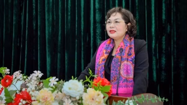 Đồng chí Nguyễn Thị Hồng thay mặt các đồng chí được giới thiệu ứng cử phát biểu tại Hội nghị.